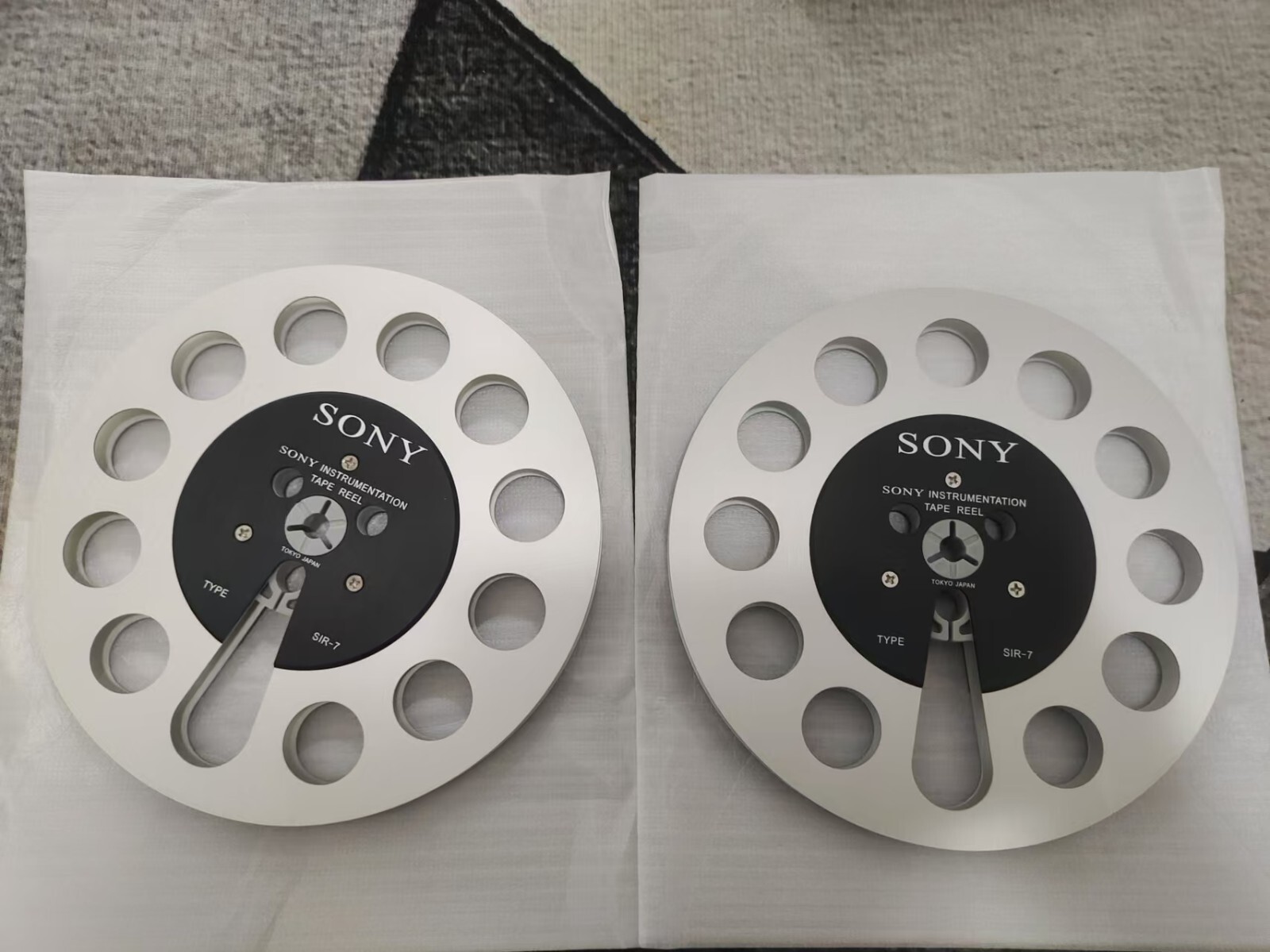 One 7” SONY Instrumentation Silver&Black Aluminium Reel to Reel Empty Tape Reel