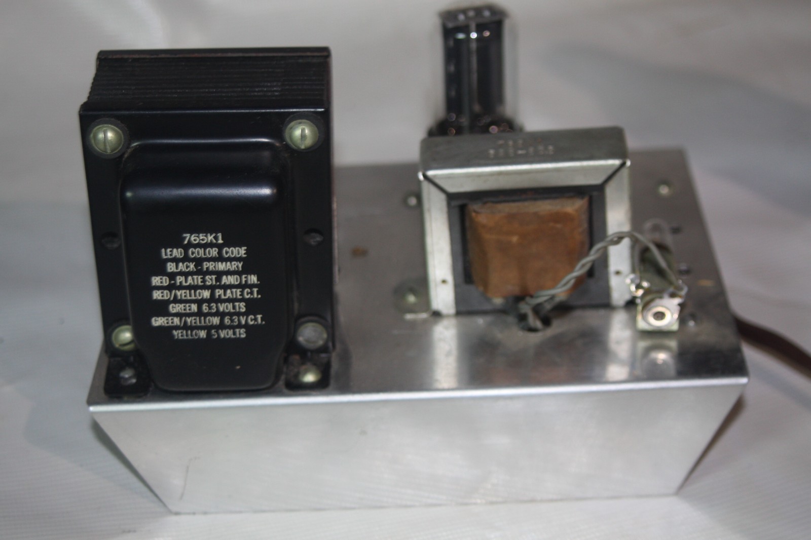 Vintage Tube Amp 765K1-765X1 – 5Y3GT Tube – Powers Up and Lights Up -Unknown App