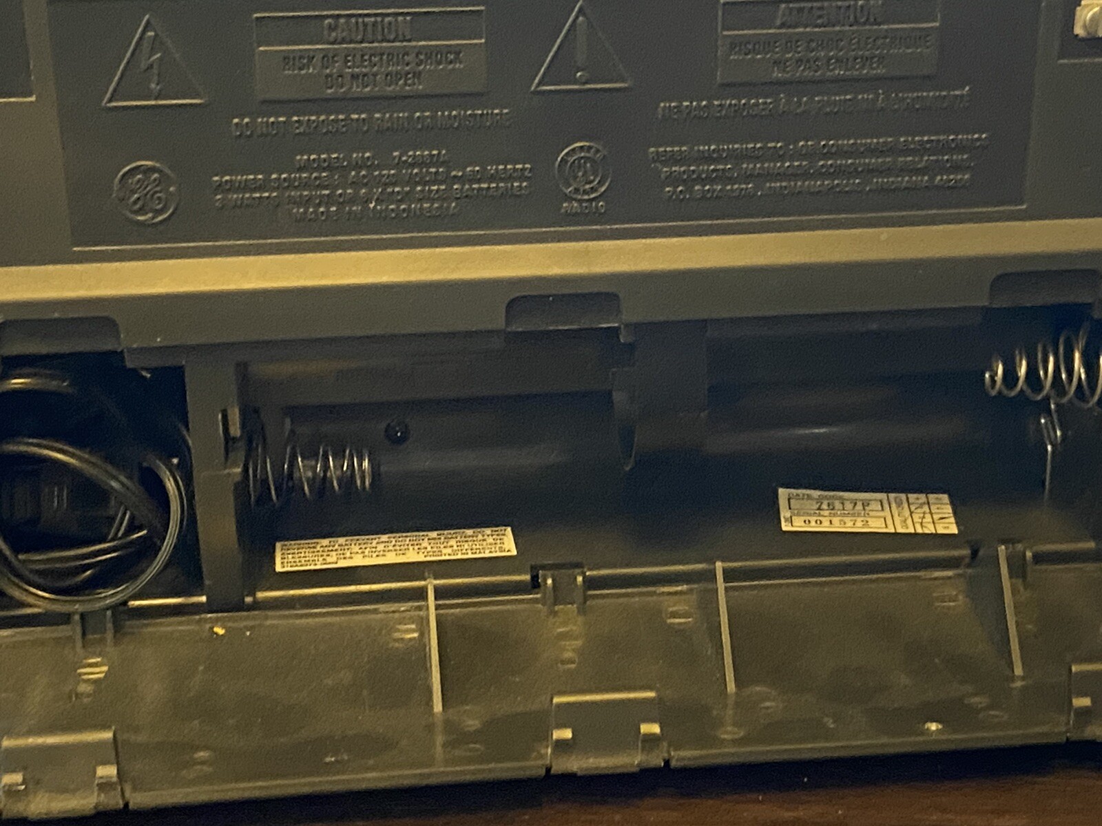 Vintage GE Superadio 7-2887A Portable Long Range AM/FM Radio AC / Battery Works