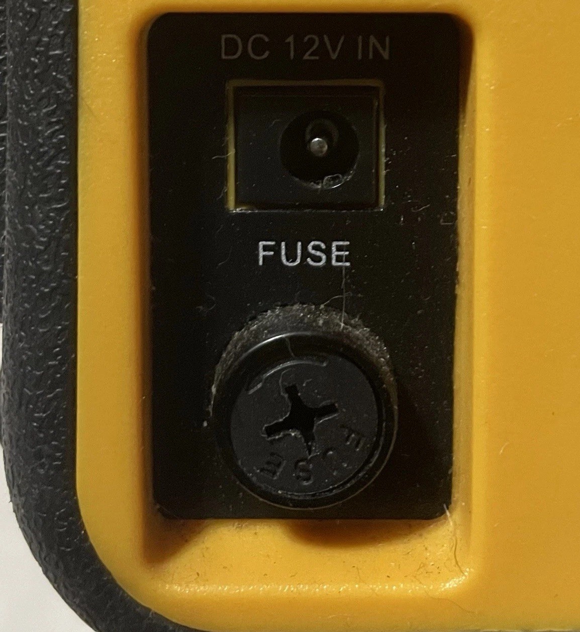 Vector Manufacturing Ltd, TV, FM Radio DC 12 V Battery Size C With Power Cord
