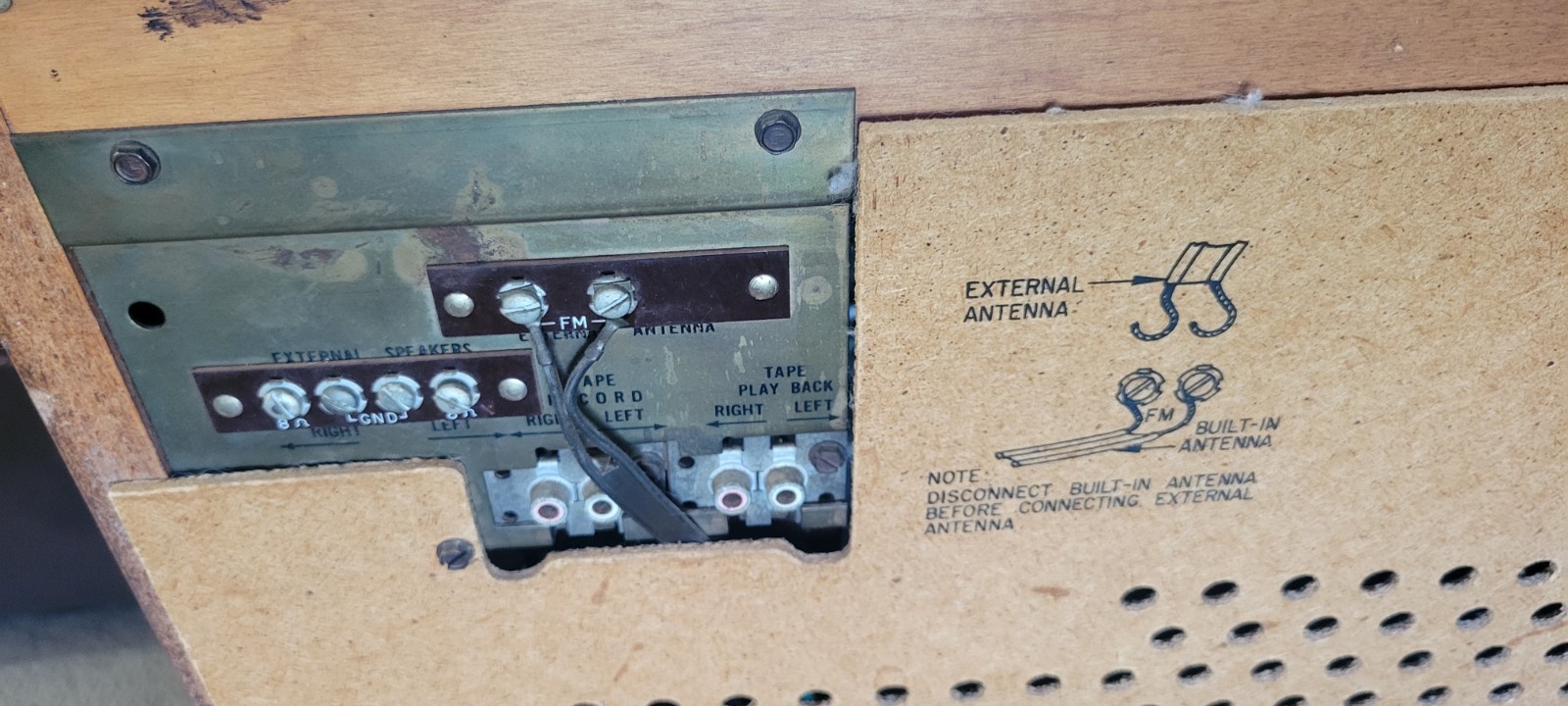 Vintage Sears Silvertone Stereo Phonograph Radio FM/AM Model 3076 Colonial