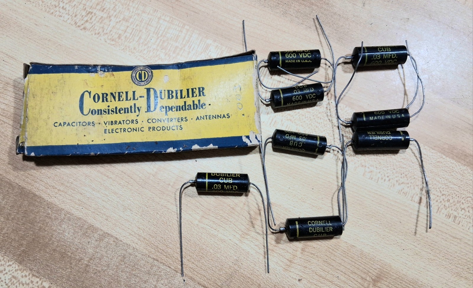 Lot of 8 NOS Cornell Dubilier .03 uf 600v Cub Axial Capacitors Molded PIO