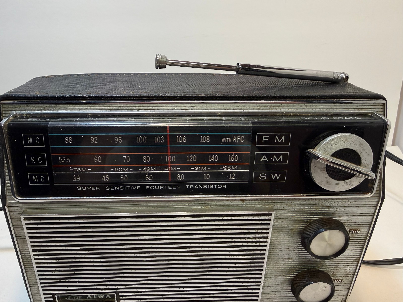 Vintage Aiwa AR-141 SolidState Multiwave Portable Radio