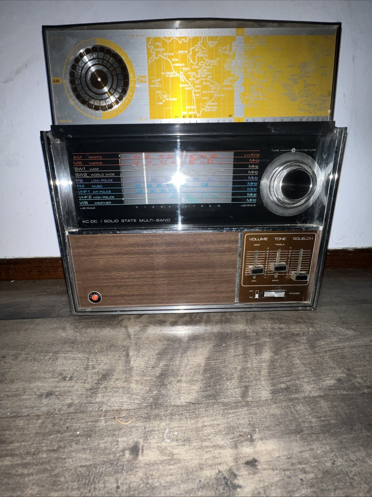 Vintage TrueTone MNM3386A-37 Solid State Multi Band Battery/AC Radio WORKS!