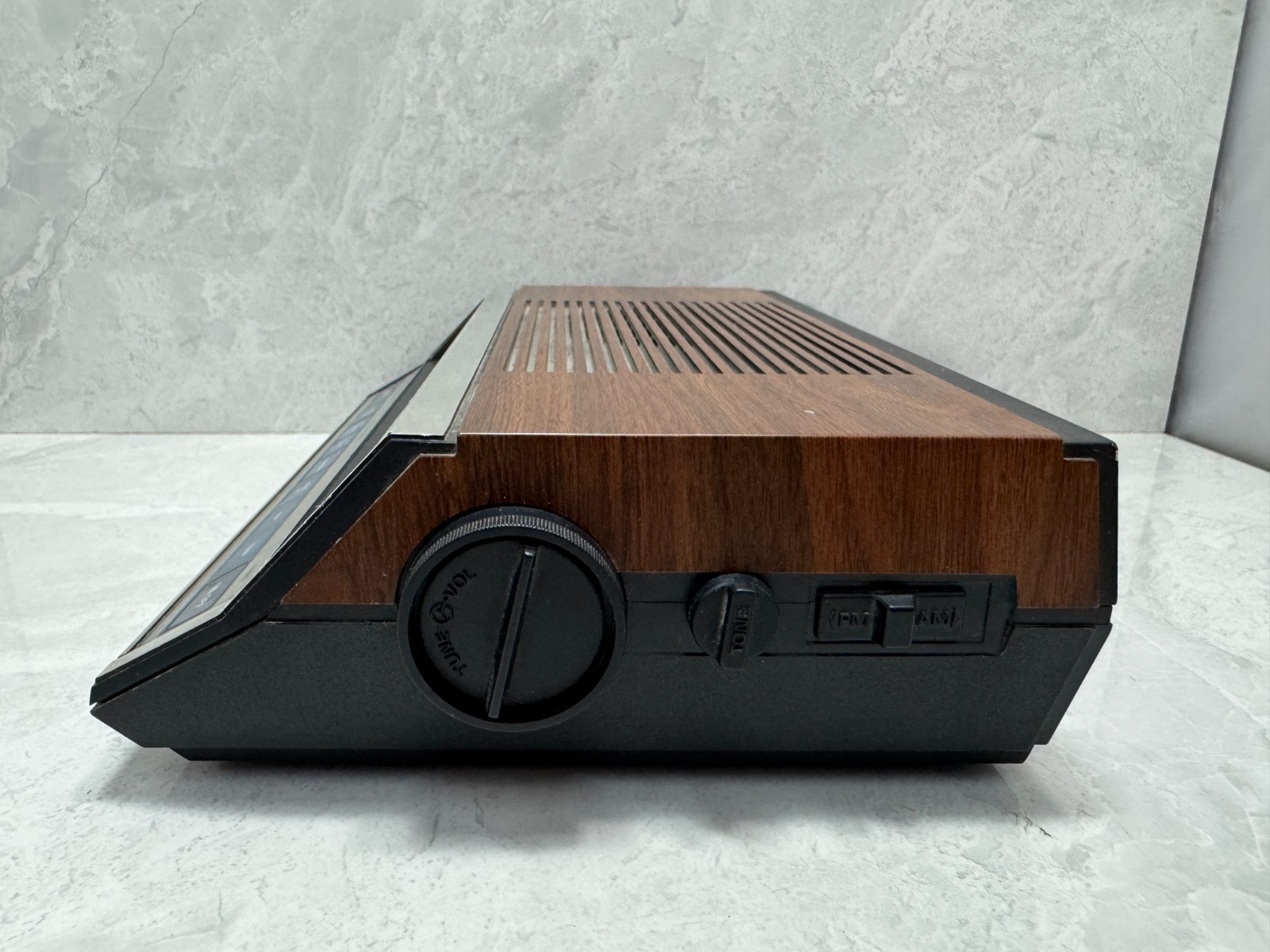 Vintage GE General Electric 7-4662B AM/FM Clock Radio Touch Control Woodgrain