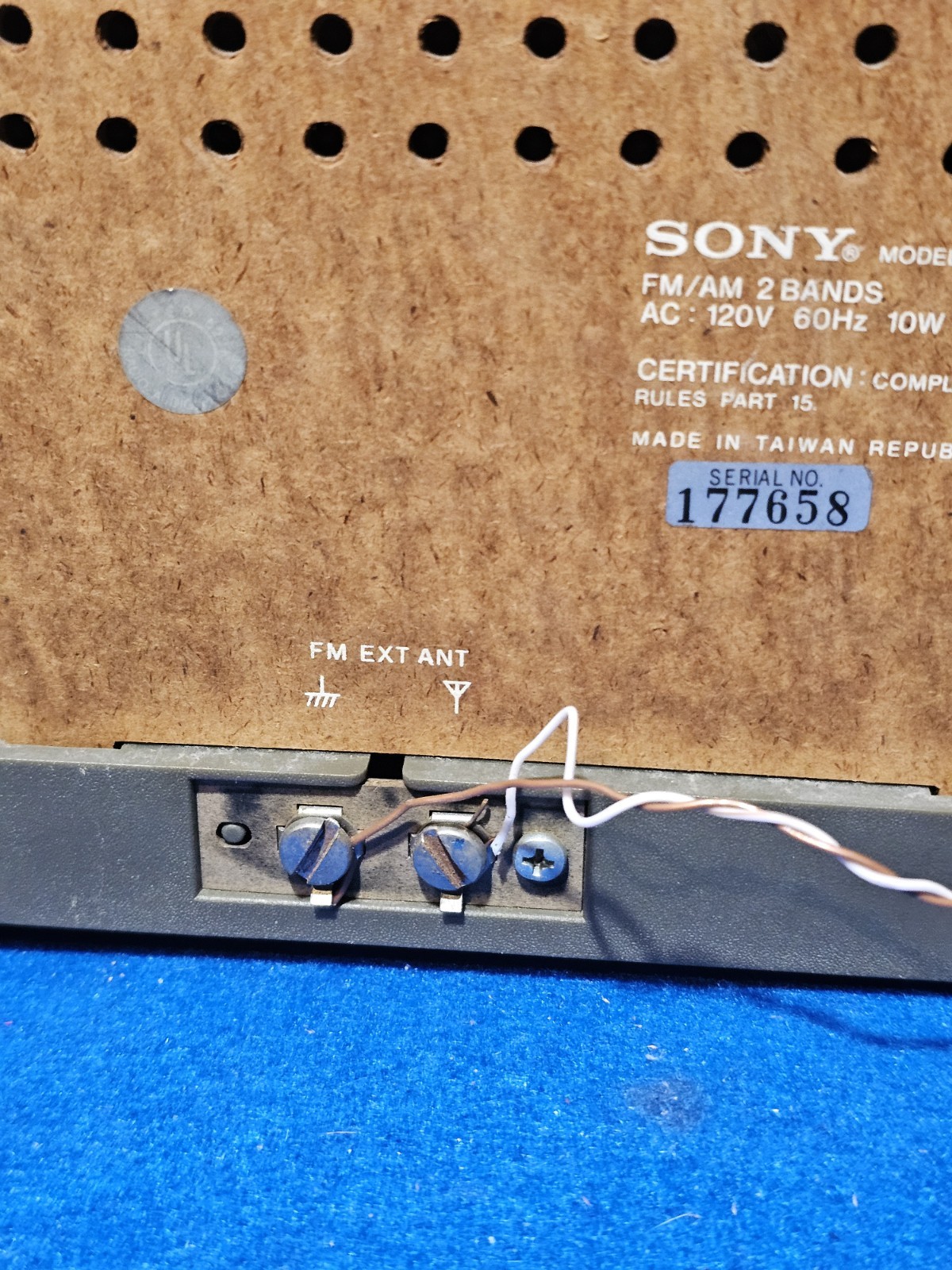 Vintage Sony ICF-9740W AM/FM Wood Grain Table Radio Taiwan Tested