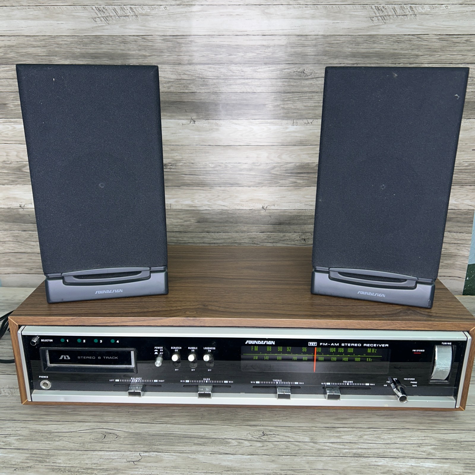 Soundesign 4494 AM FM 8 track Stereo Receiver Speakers Vintage Wood Grain