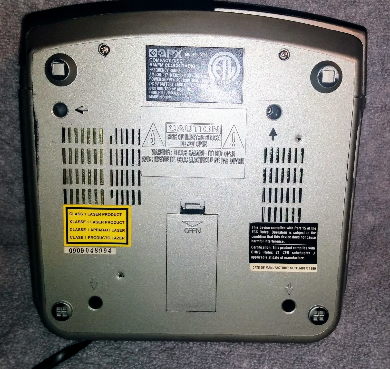 Vintage GPX CD COMPACT DISC AM/FM CLOCK RADIO D-700 SILVER GOOD WORKING COND