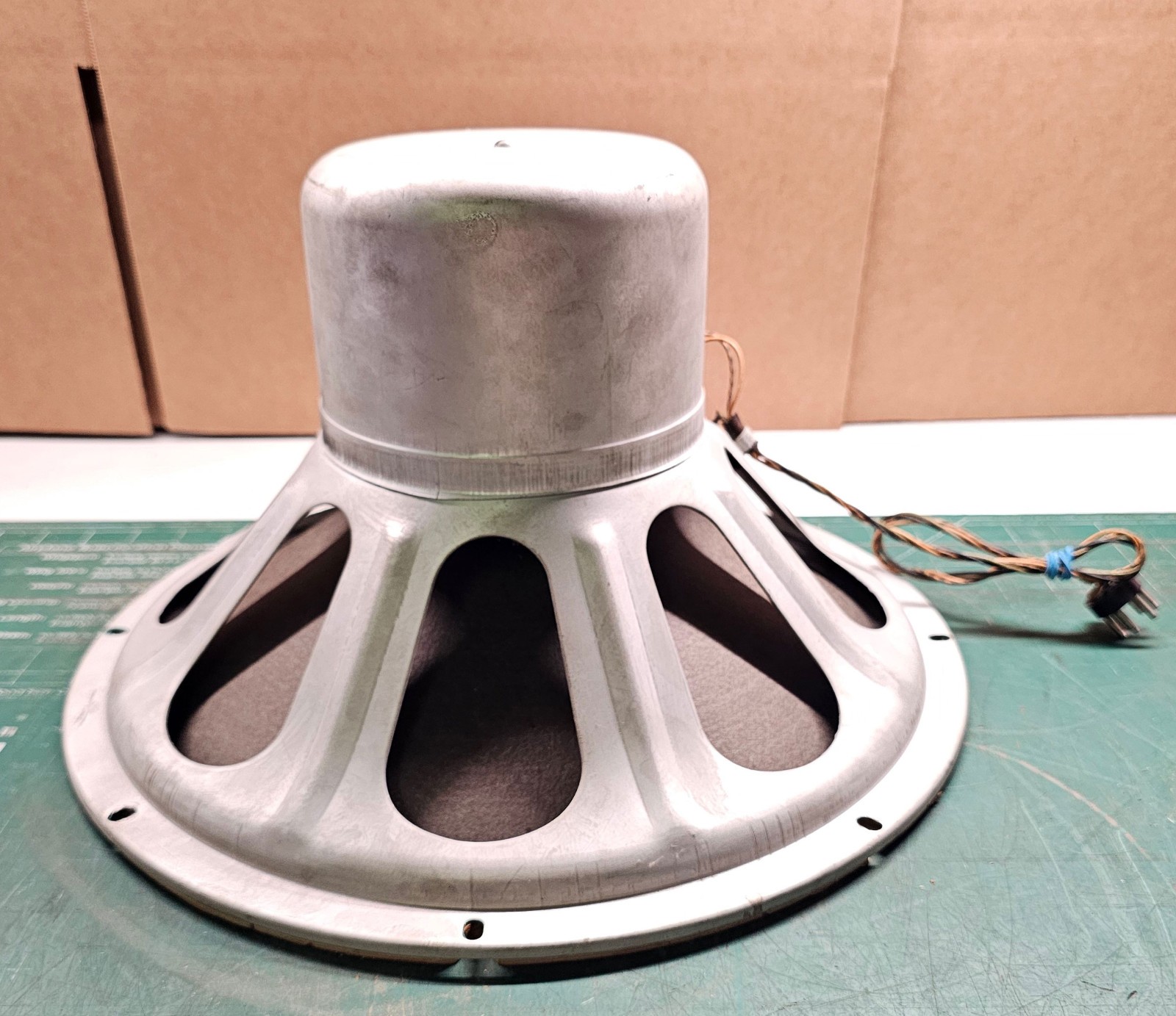Magnavox 15″ Field Coil Speaker 150 Ohm FC / 16 Ohm VC Tested 155Ω/11.3Ω 583002