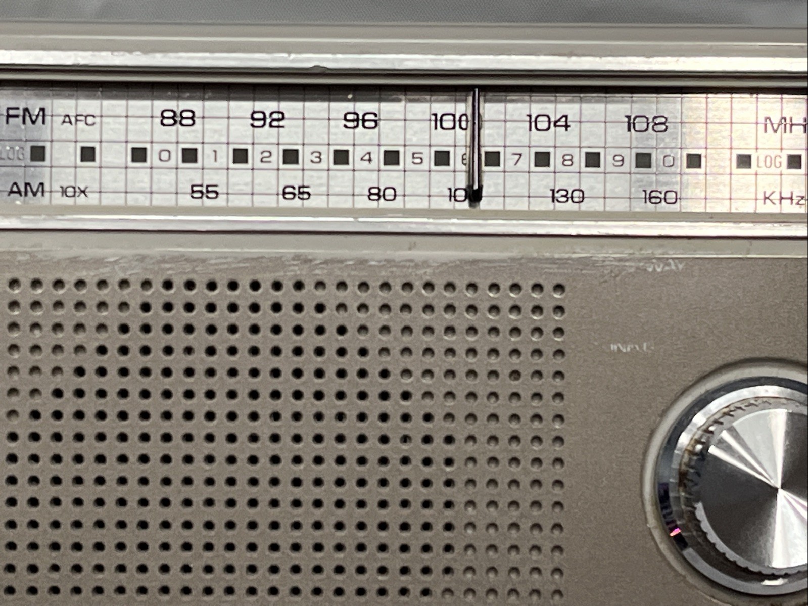 VTG General Electric Powered AC/Battery AM/FM Radio Model No 7-2825J