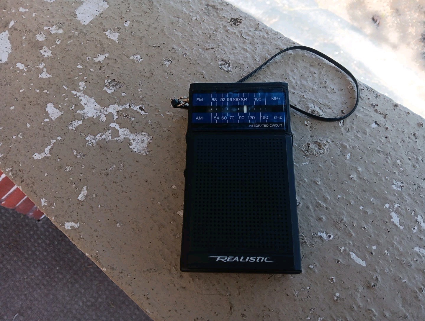 REALISTIC AM FM POCKET HANDHELD RADIO SHACK PORTABLE TRANSISTOR 12-636