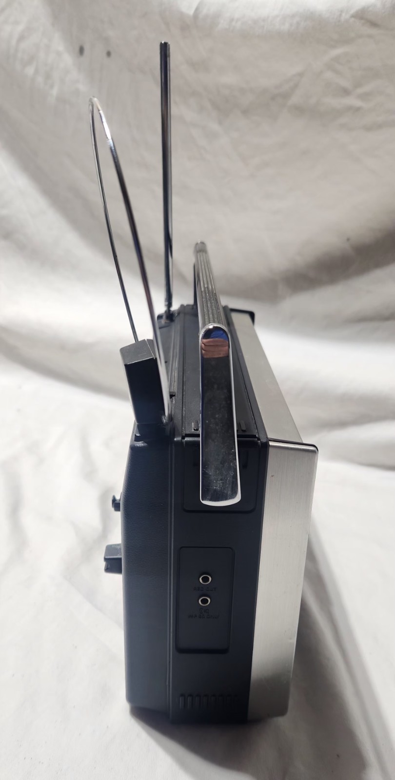Vintage Panasonic RF-1115 UHF, PSB High, AM, FM, AC/DC portable radio