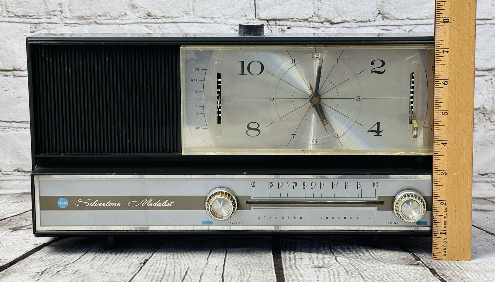 Sears Silvertone Medalist AM Tube Radio Model 3041 – READ