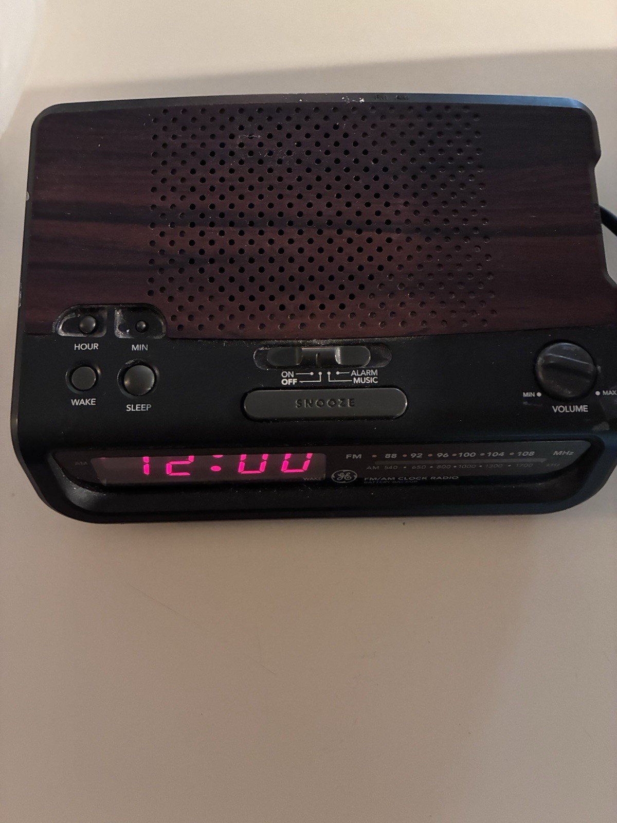 Vintage Wood Grain & Black AM FM Clock Radio GE
