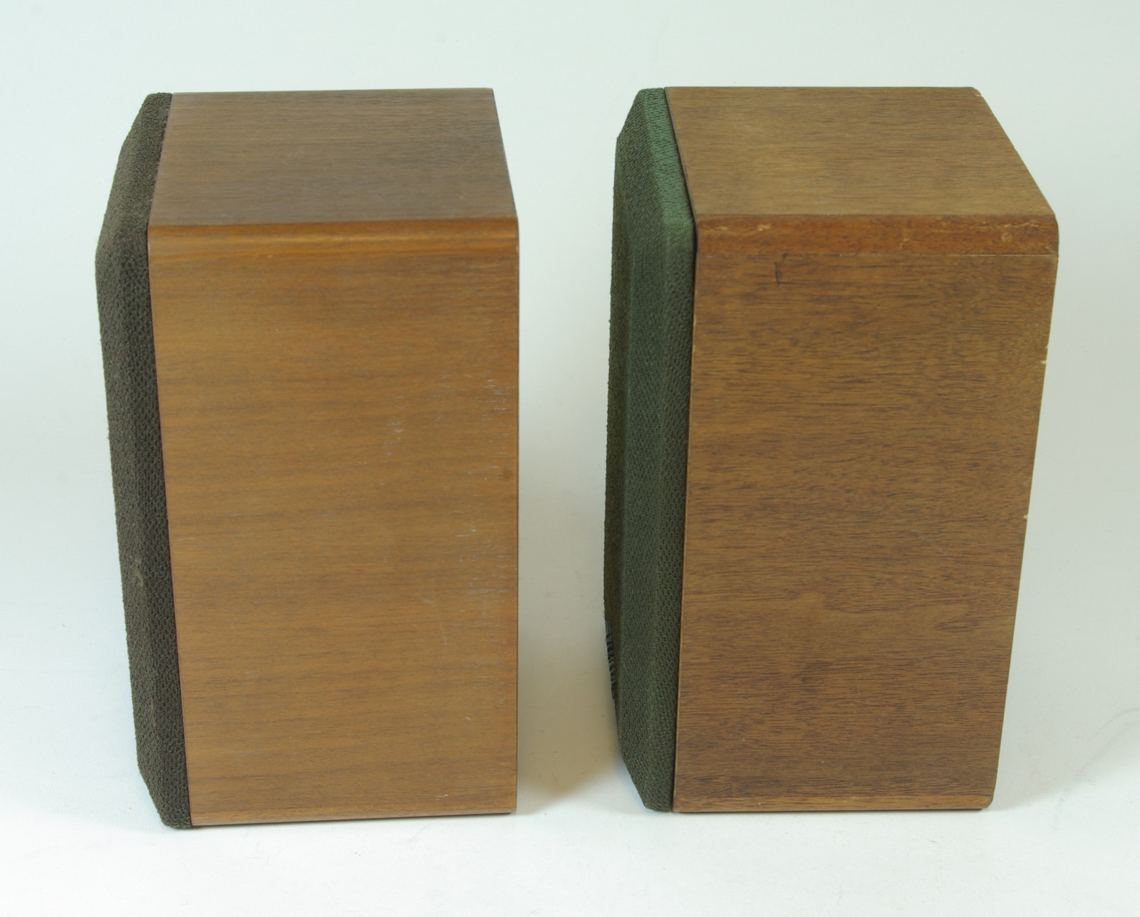 Vintage Realistic Minimus 7W Speakers Pair Walnut Wood 8 Ohms 40W Working Fine