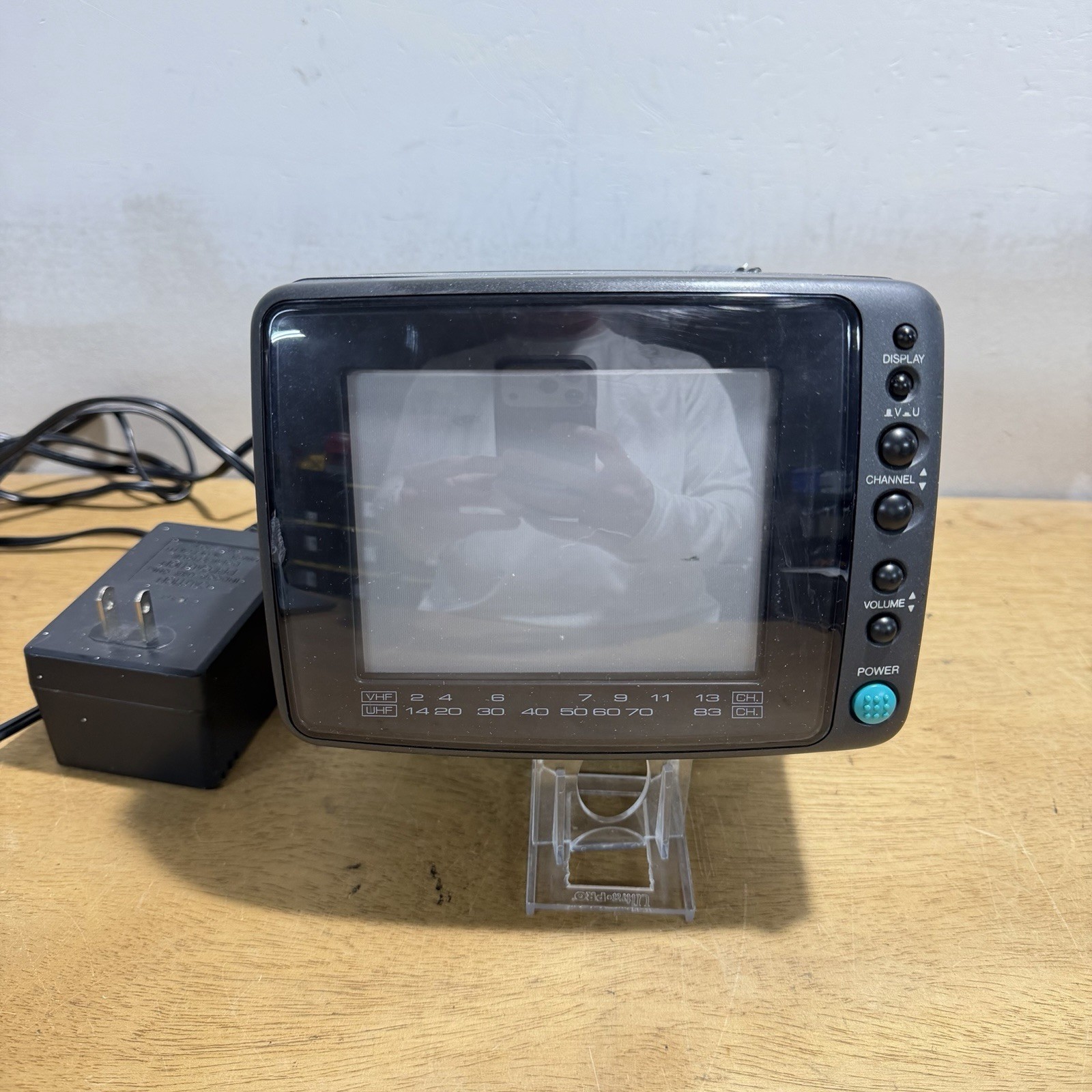 Magnavox RD0510 C102 Portable 5” TV W/Power Cord Color TV Works Vtg Tested Gamin