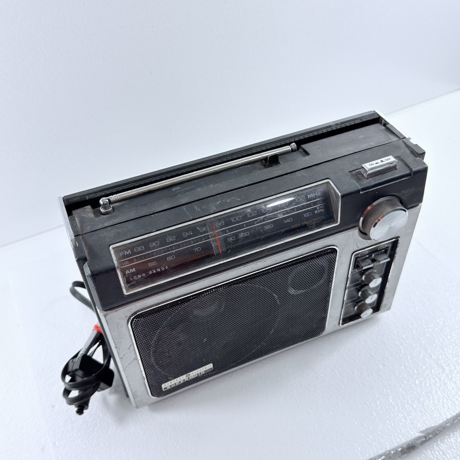 Vintage General Electric GE Superadio II Model 7-2885F AM/FM W/ Antennae WORKS