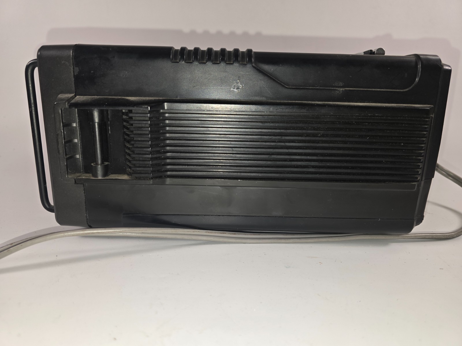 Daytron DT-505 Portable Black & White TV – 5″ Screen – VHF/UHF – Tested