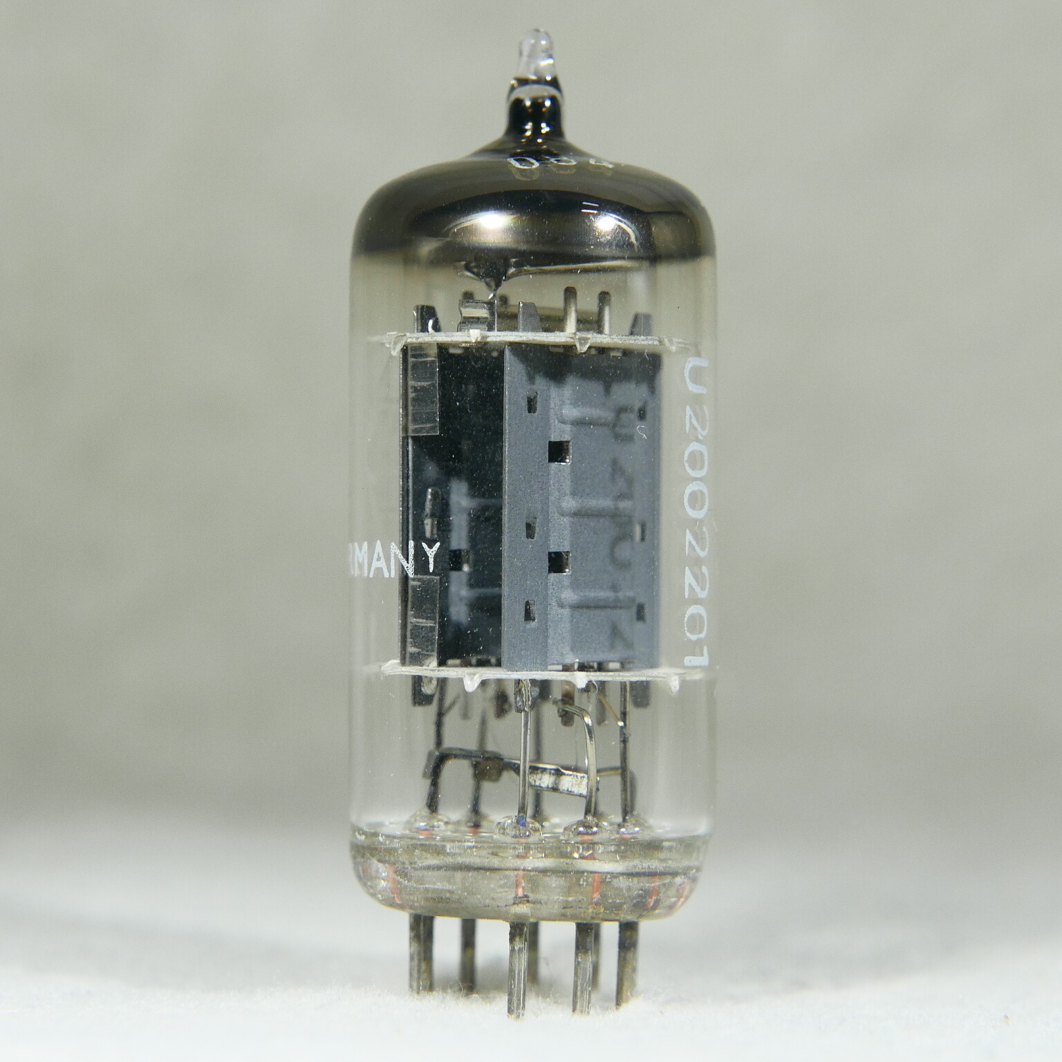 Telefunken 6211 Long Ribbed Plate Diamond on Bottom Germany Strong