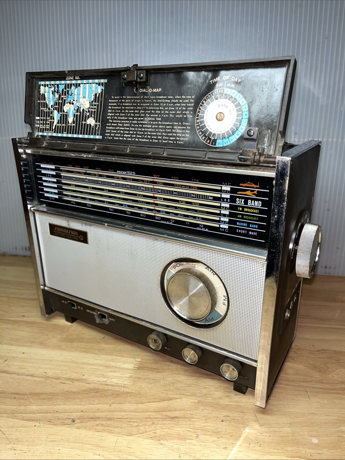 Vintage Soundesign Six Band Radio Model 2660B – Works But No Antenna