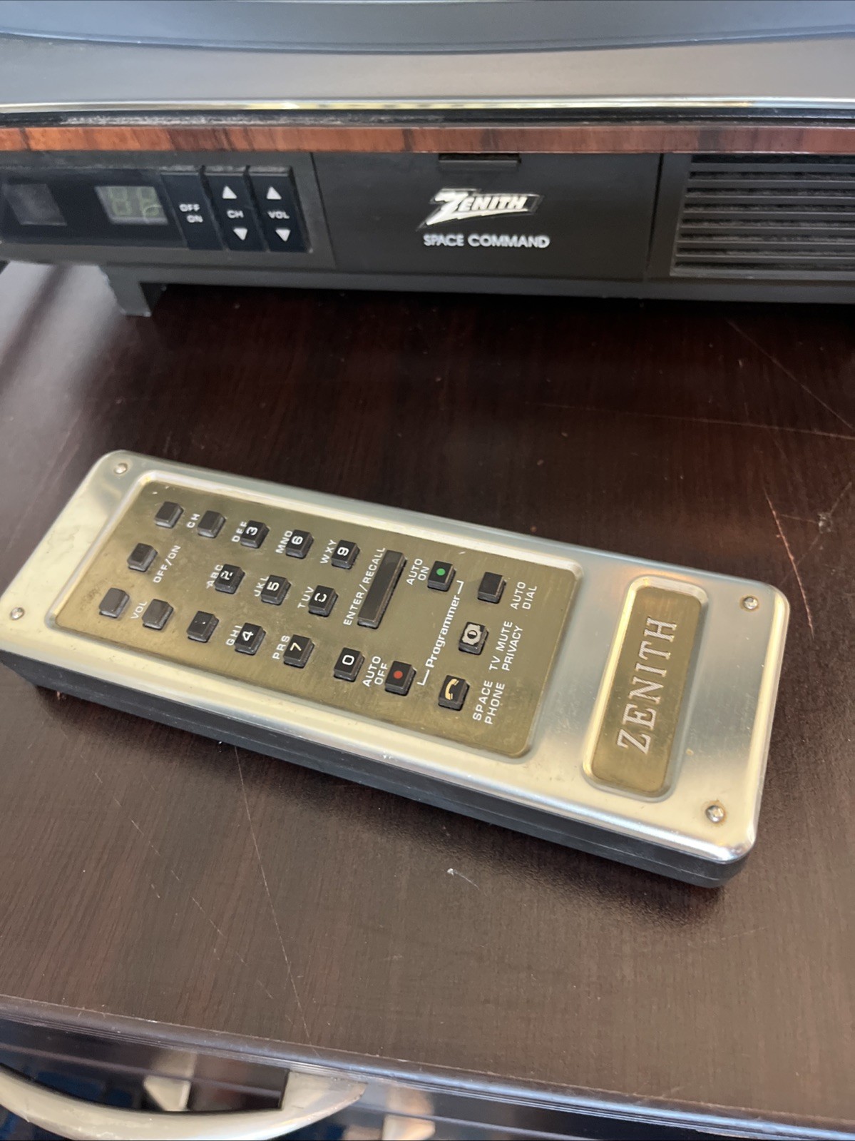 Zenith Space Command Color CRT TV SE1315W 13″ Color Retro Gaming Wood Grain