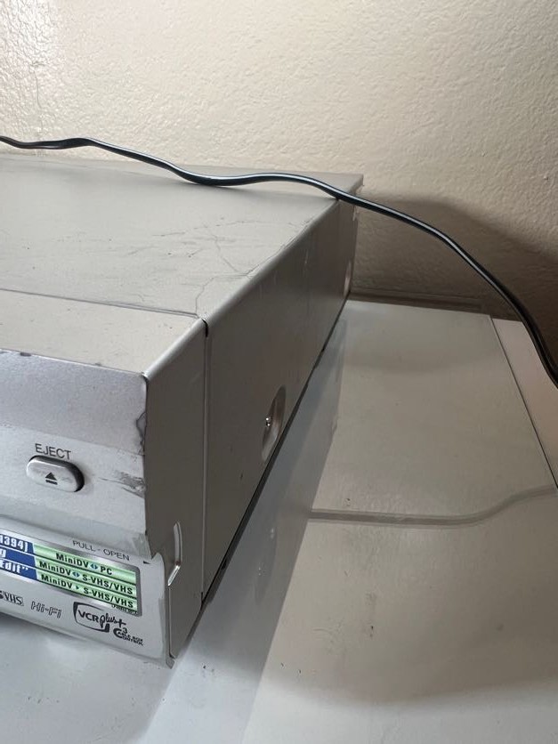 JVC HR-DVS3U Super VHS ET & Mini DV Player