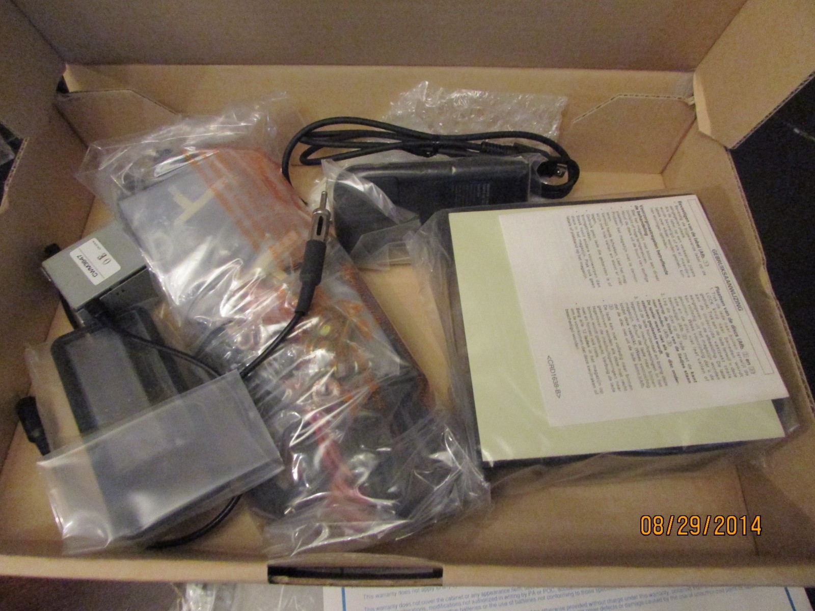New Pioneer CDX-FM121 Universal Multi-CD System 12- Disc Multi-Play/FM Modulator