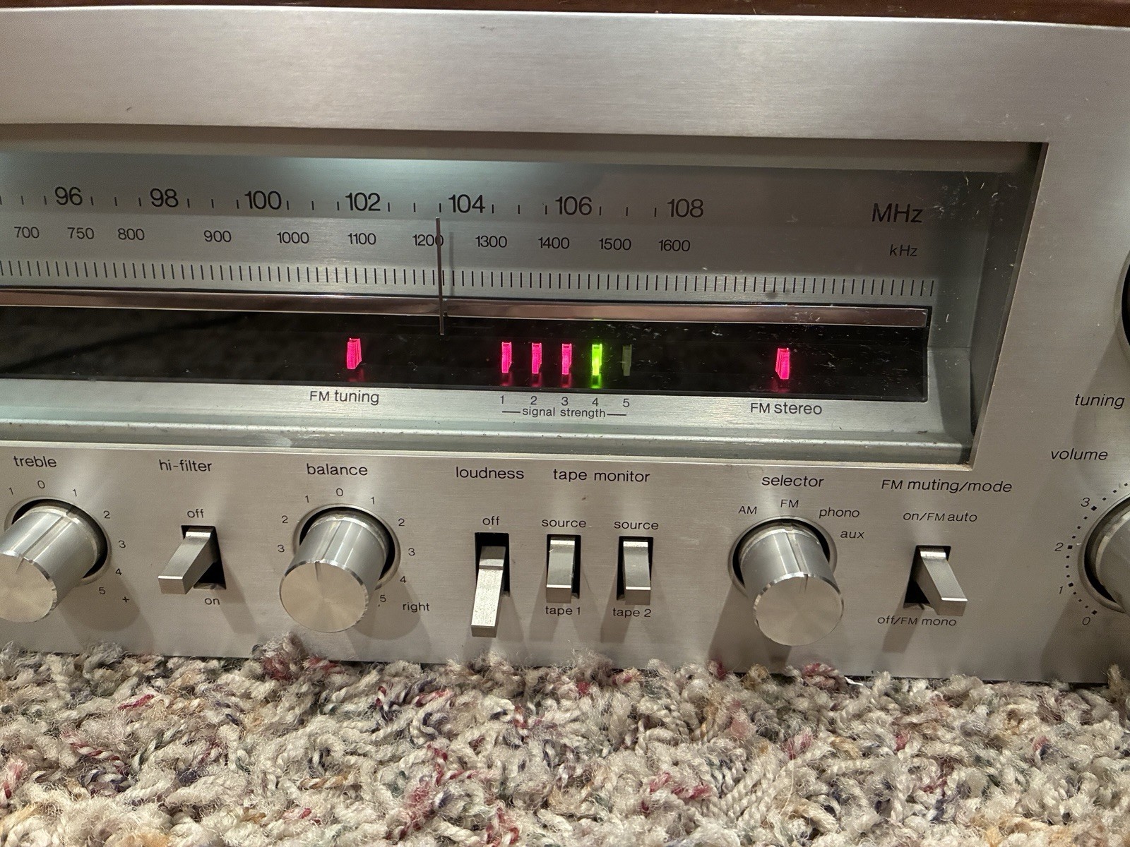 Technics SA-303 Vintage FM/AM Stereo Receiver Powers On Works Left Channel Issue