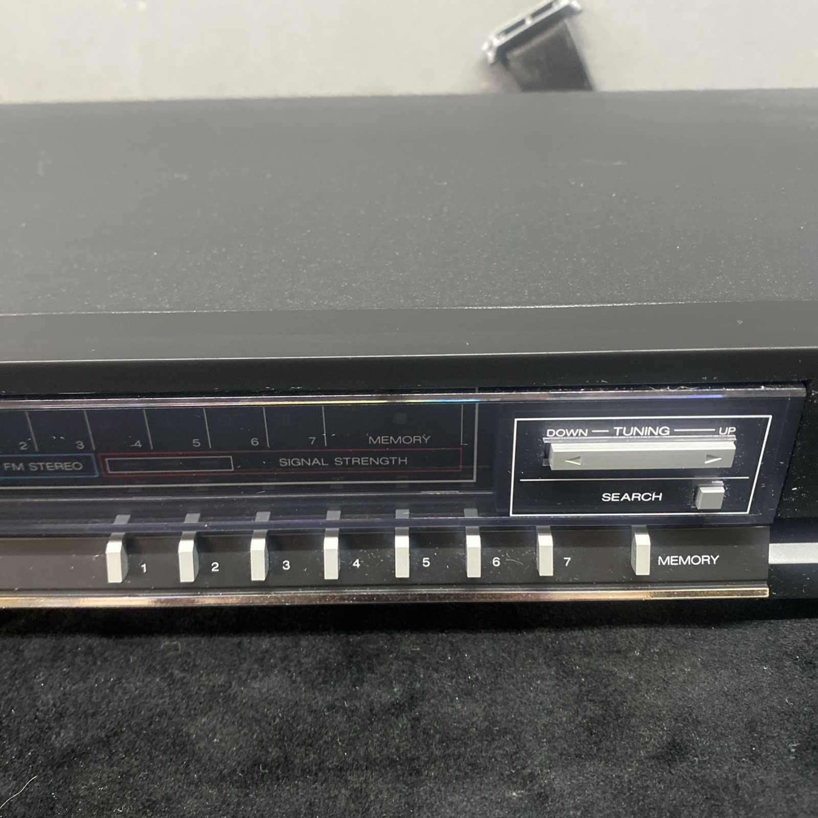 Realistic TM-1000 All Quartz Digital Synthesizer FM/AM Tuner Fully Tested Works