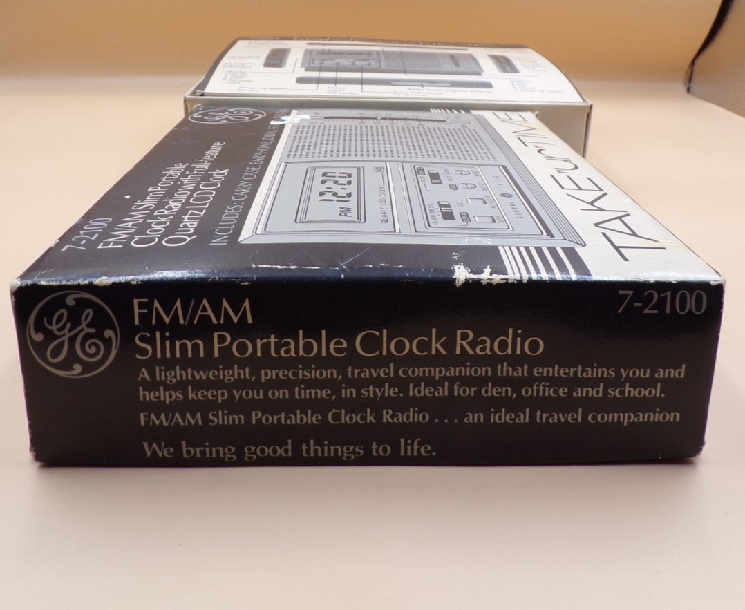 Vintage General Electric GE 7-2100A Portable Clock AM FM Pocket Radio Hong Kong