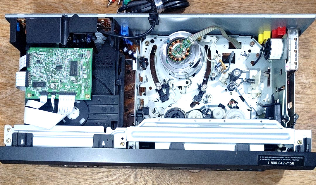 Symphonic WF803 DVD VCR Combo Player – Working