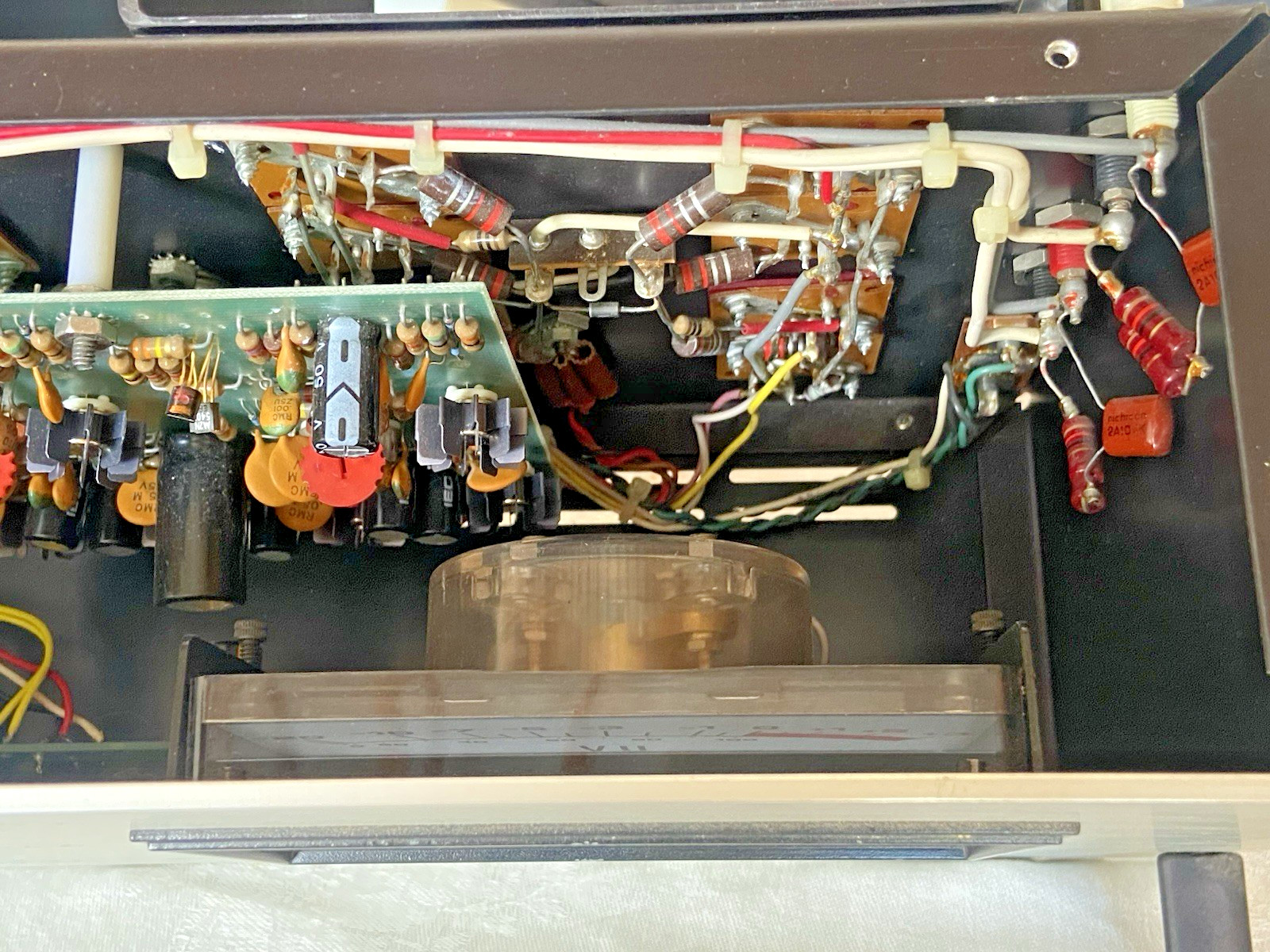 Phase Linear 400 Amplifier – Works Well