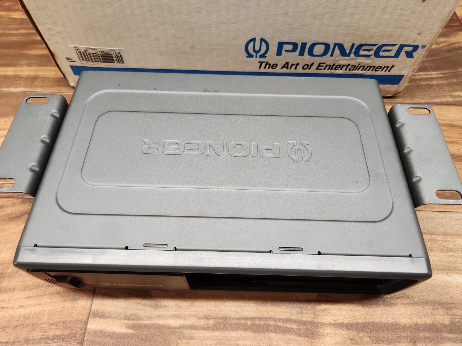 Pioneer CDX-FM633S Universal Multi-CD System 6- Disc Multi-Play/FM Modulator