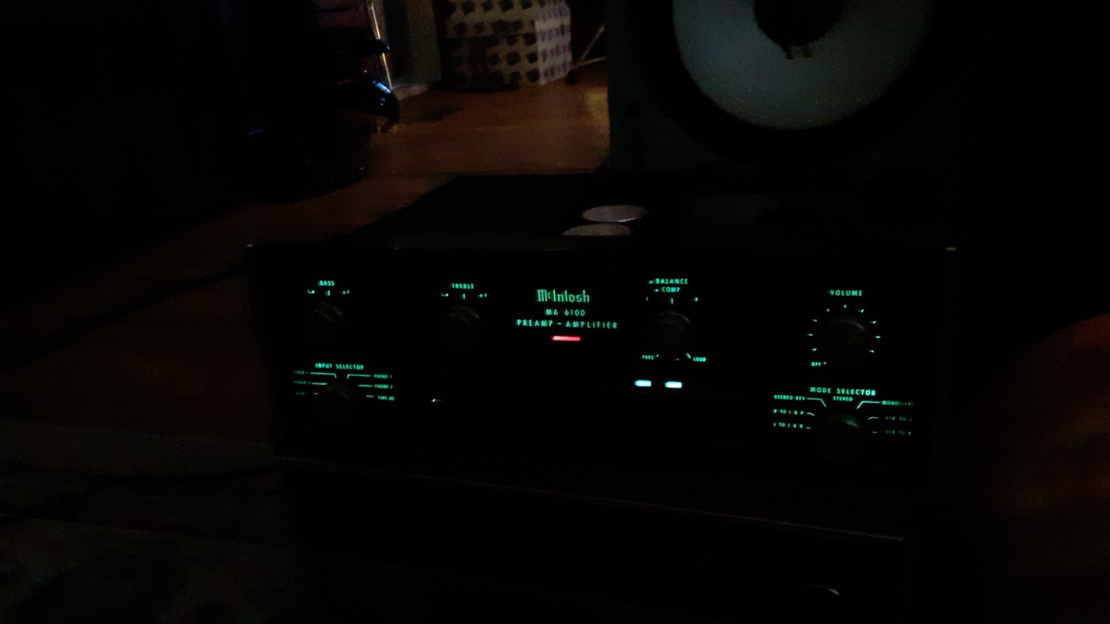 McIntosh MA6100 Integrated Amplifier with both Owner & Service manuals. Needs sv