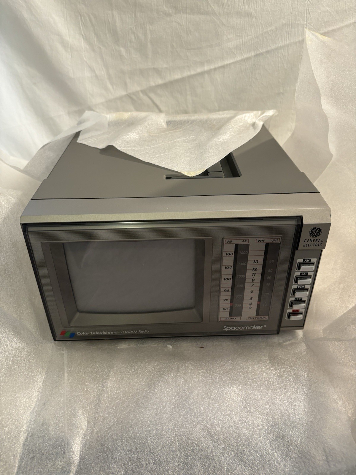 Spacemaker Kitchen Companion GE TV/Radio 5” B&W FM/AM 7-7650 Original Box