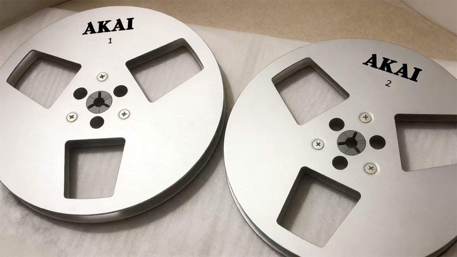 One Pair silvery TAPE REEL Akai 7″ inch Light Metal Aluminum Take Up Reel