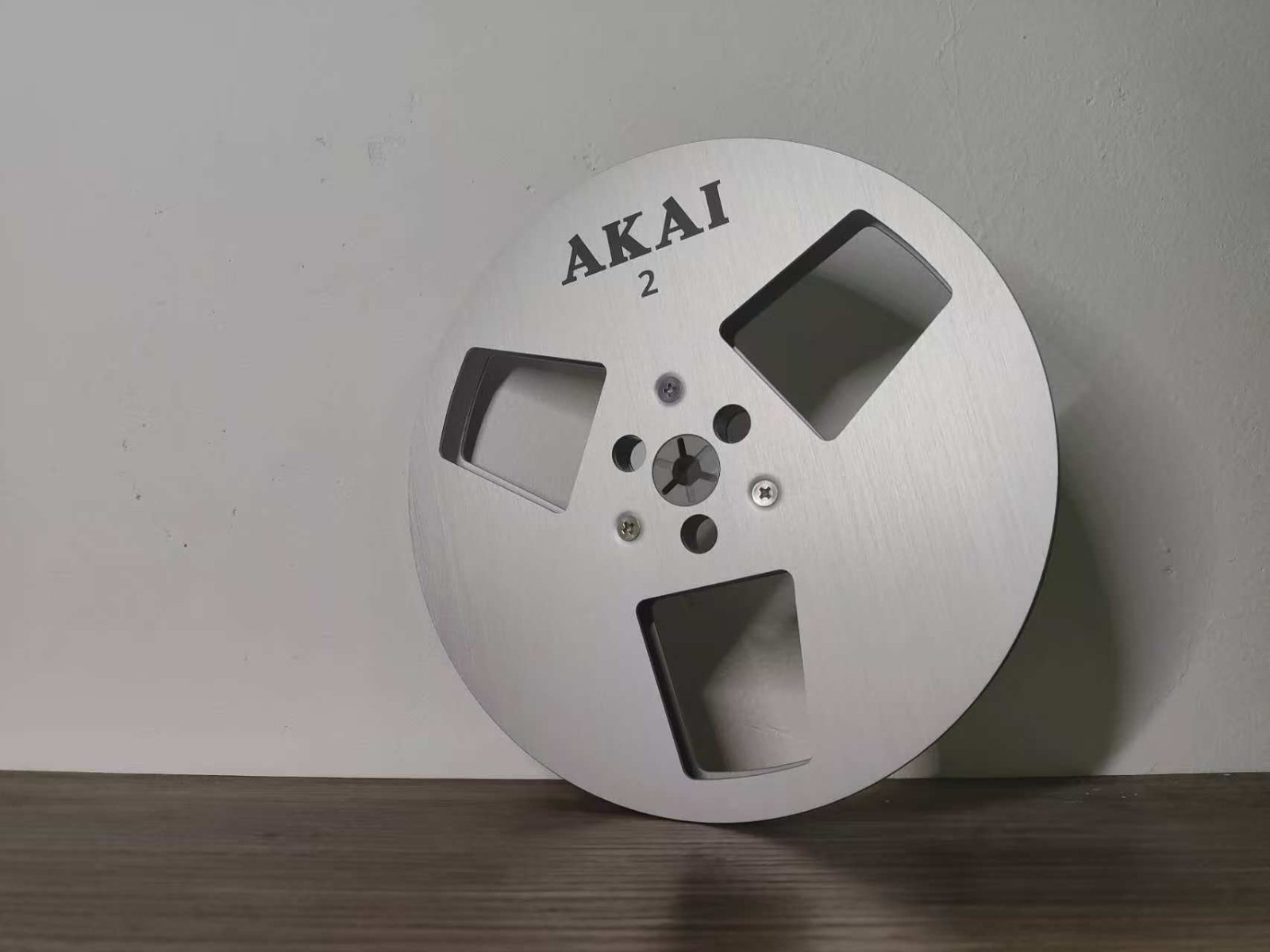 One silvery TAPE REEL Akai 7″ inch Light Metal Aluminum Take Up Reel