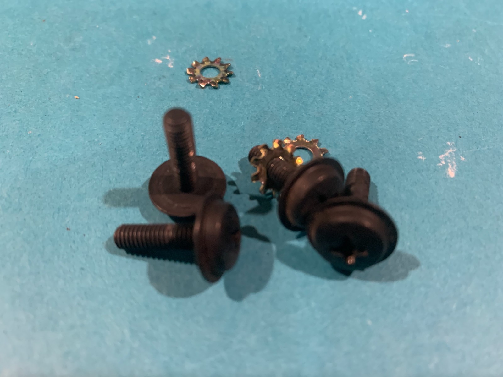 PIONEER SX-535 Stereo Receiver – Parting Out – Cabinet Cover Screw Set