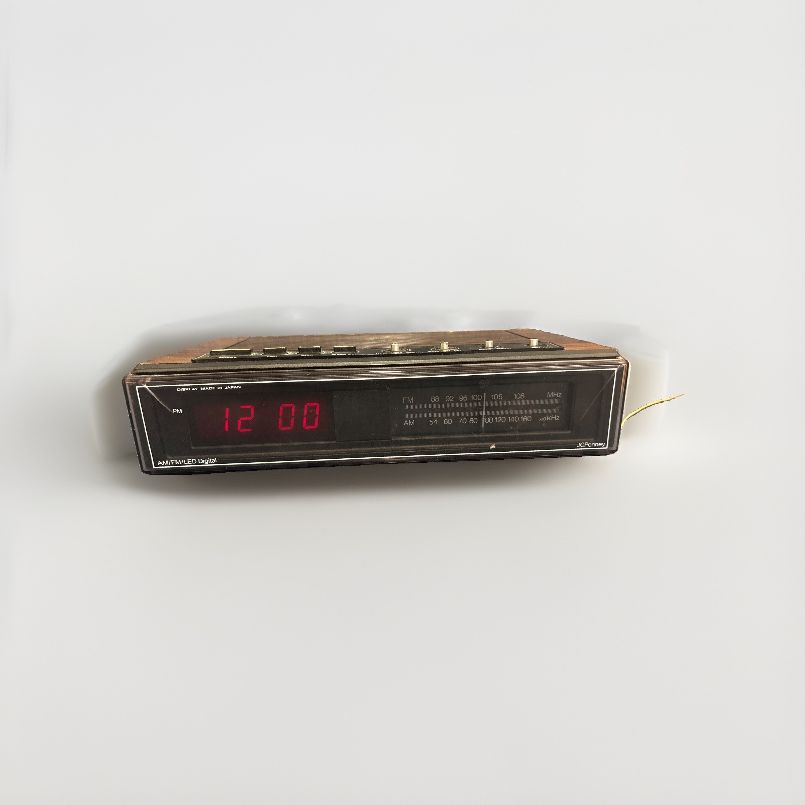 Jcpenney Vintage Wood grain Clock Radio Model Number 680–3784. Tested & Working