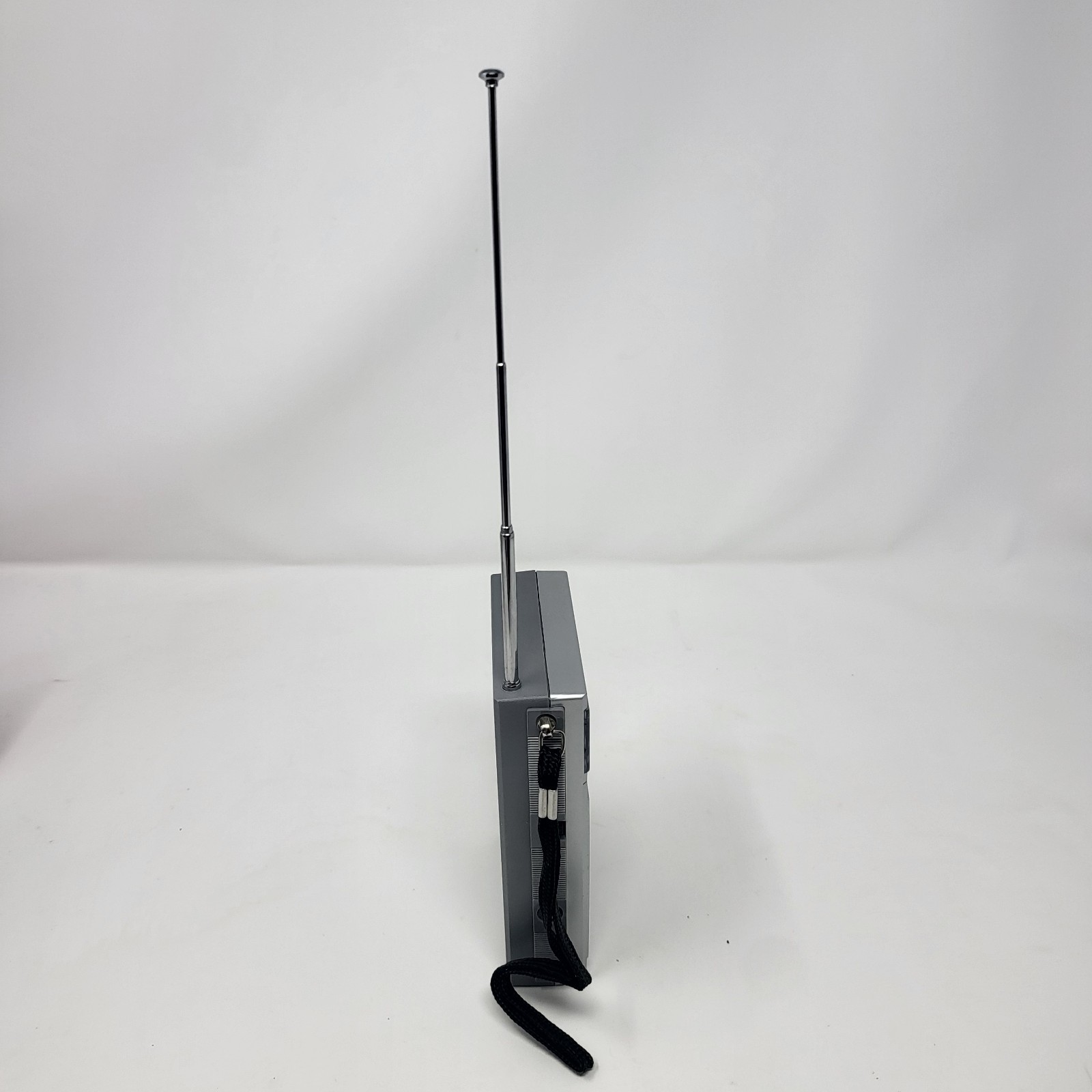 Realistic 12-719 AM/FM Pocket Radio with Original Box Tested