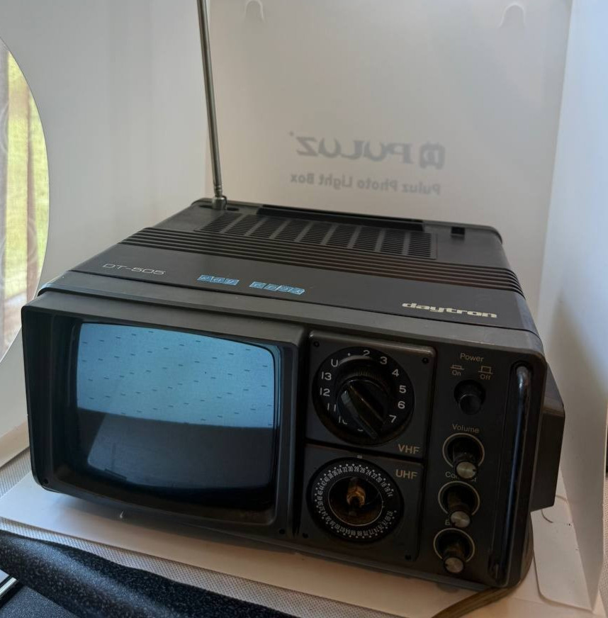 Vintage Daytron DT-505 Portable 5″ CRT B&W TV July 1980 Korea – Missing UHF Knob