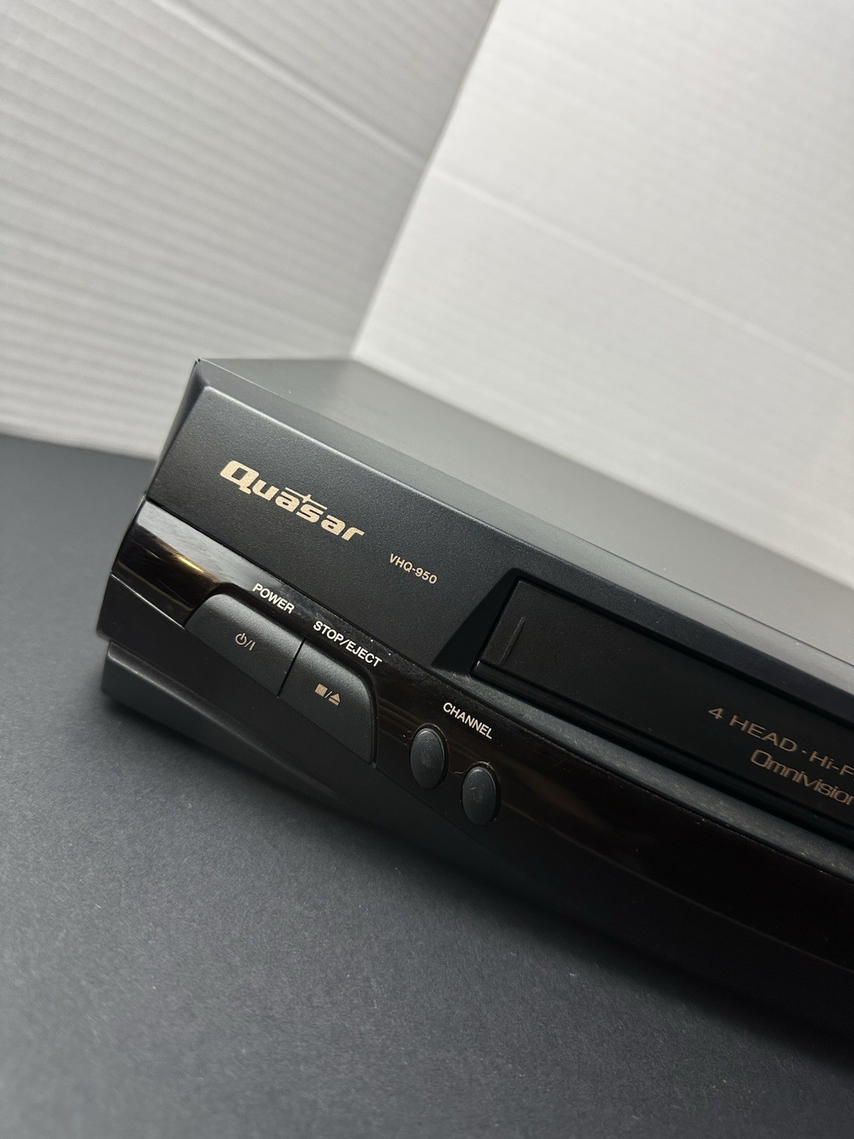 Quasar VHQ-940 Omnivision 4-Head VCR VHS Player No Remote Tested Working