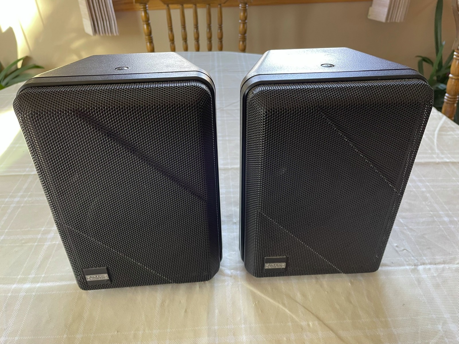 Lot of 2, Vintage Altec Lansing M100T weather resistant bookshelf speakers