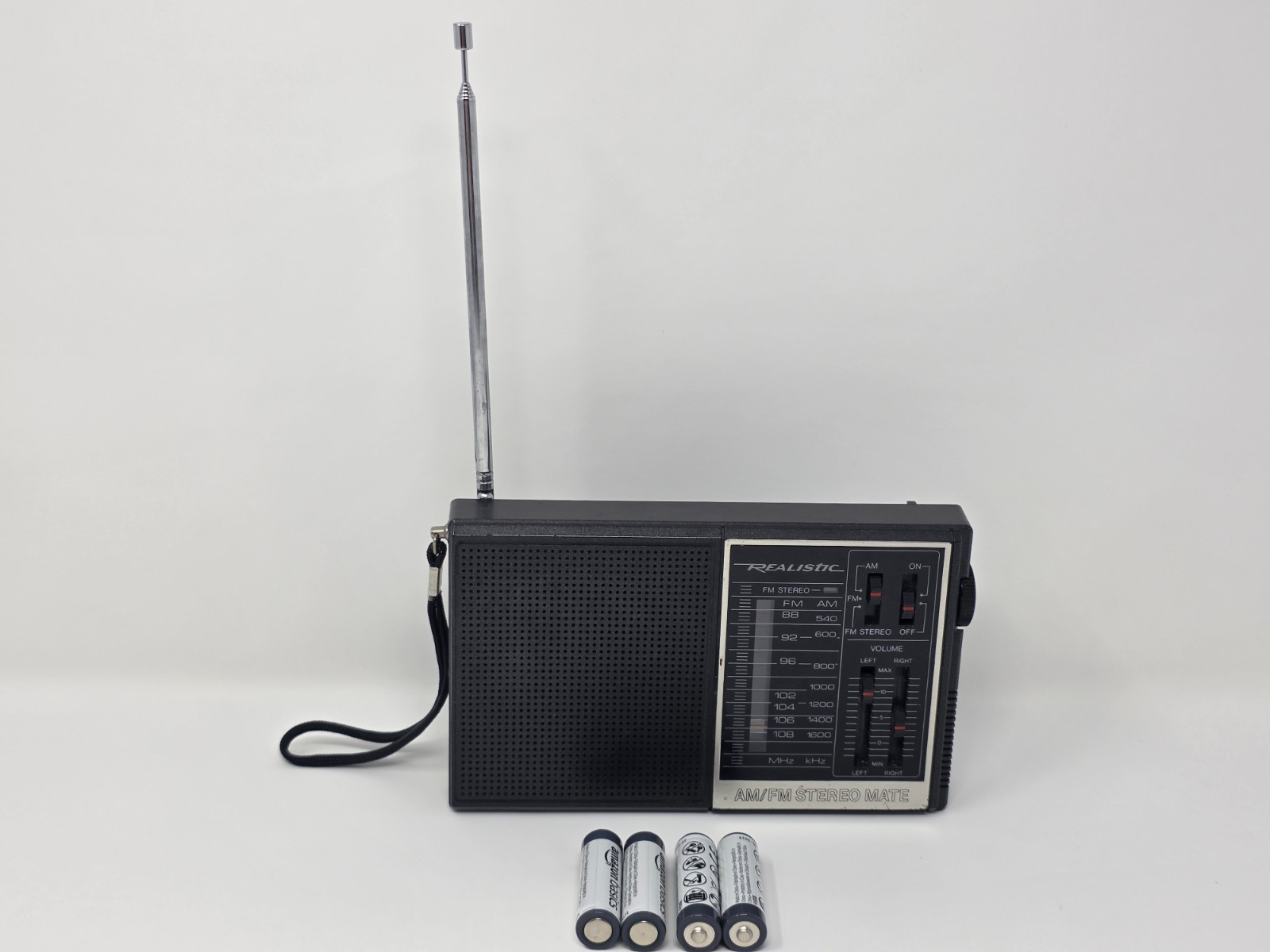 Realistic 12-131 AM/FM Stereo-Mate Radio Built-In Speaker Vintage Clean W/AA Bt