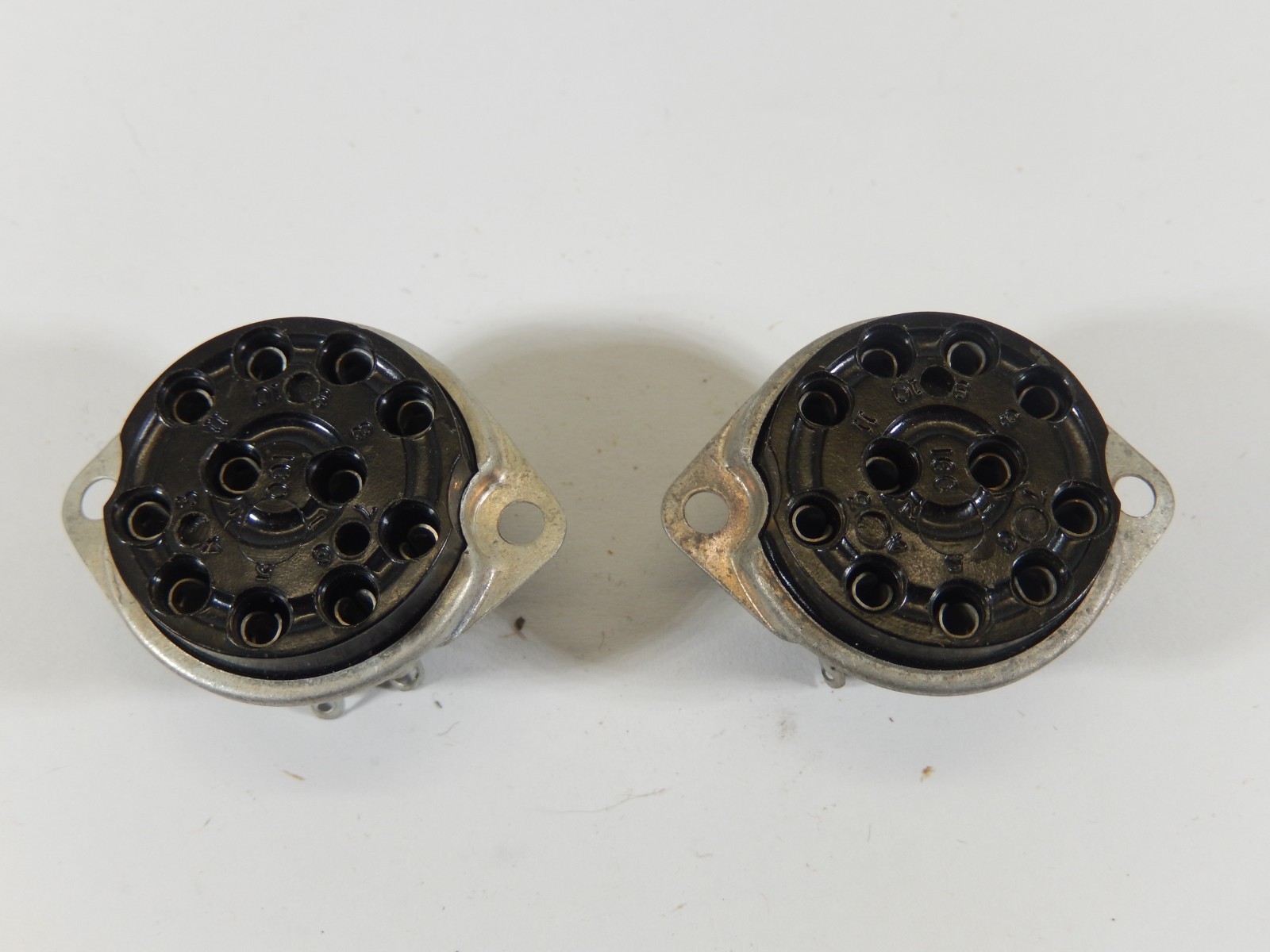 VINTAGE NOS LOT OF 3 UNBRANDED 11 PIN ACCESSORY TUBE SPEAKER SOCKETS & PLUG