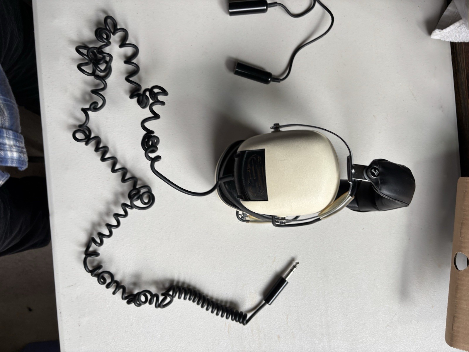 Vintage Sansui SS-20 headphones Including Dual Output 6 Foot Extension Cord.