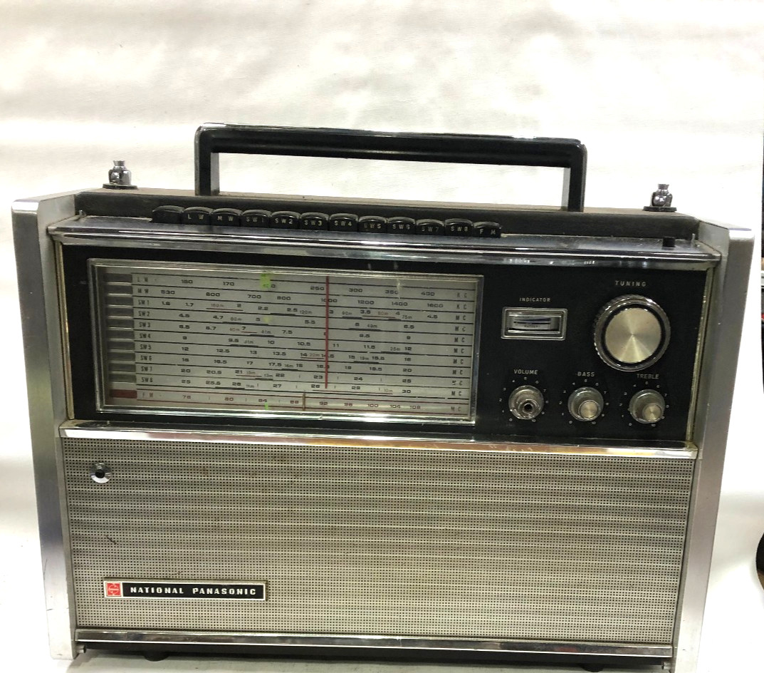 Vintage National Panasonic RF-5000? Multi-Band Radio for Parts / Restoration