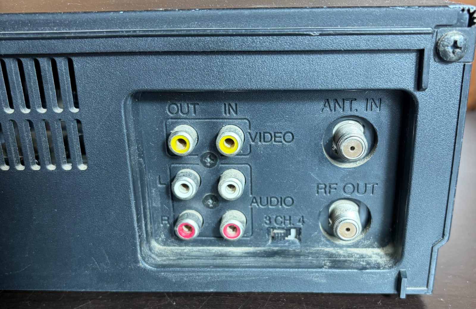 RCA Home Theatre Accusearch VCR VR629HF Recorder Hi Fi Stereo TESTED – No Remote