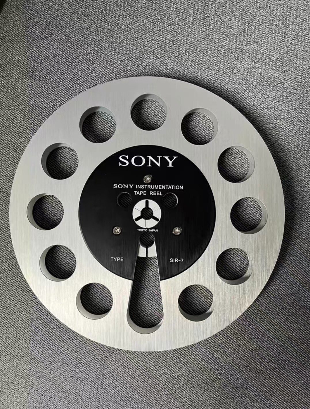 One pair silvery TAPE REEL Sony 7″ inch Light Metal Aluminum Take Up Reel