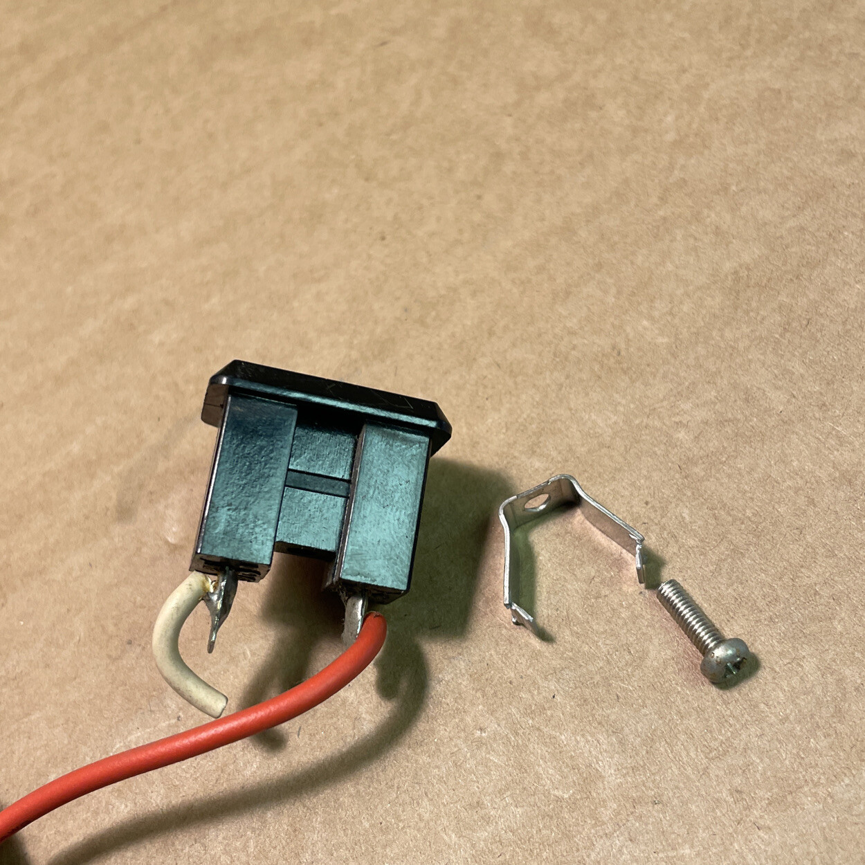 Kenwood KR-6600 Receiver Parts: Power Outlet Switched 100W